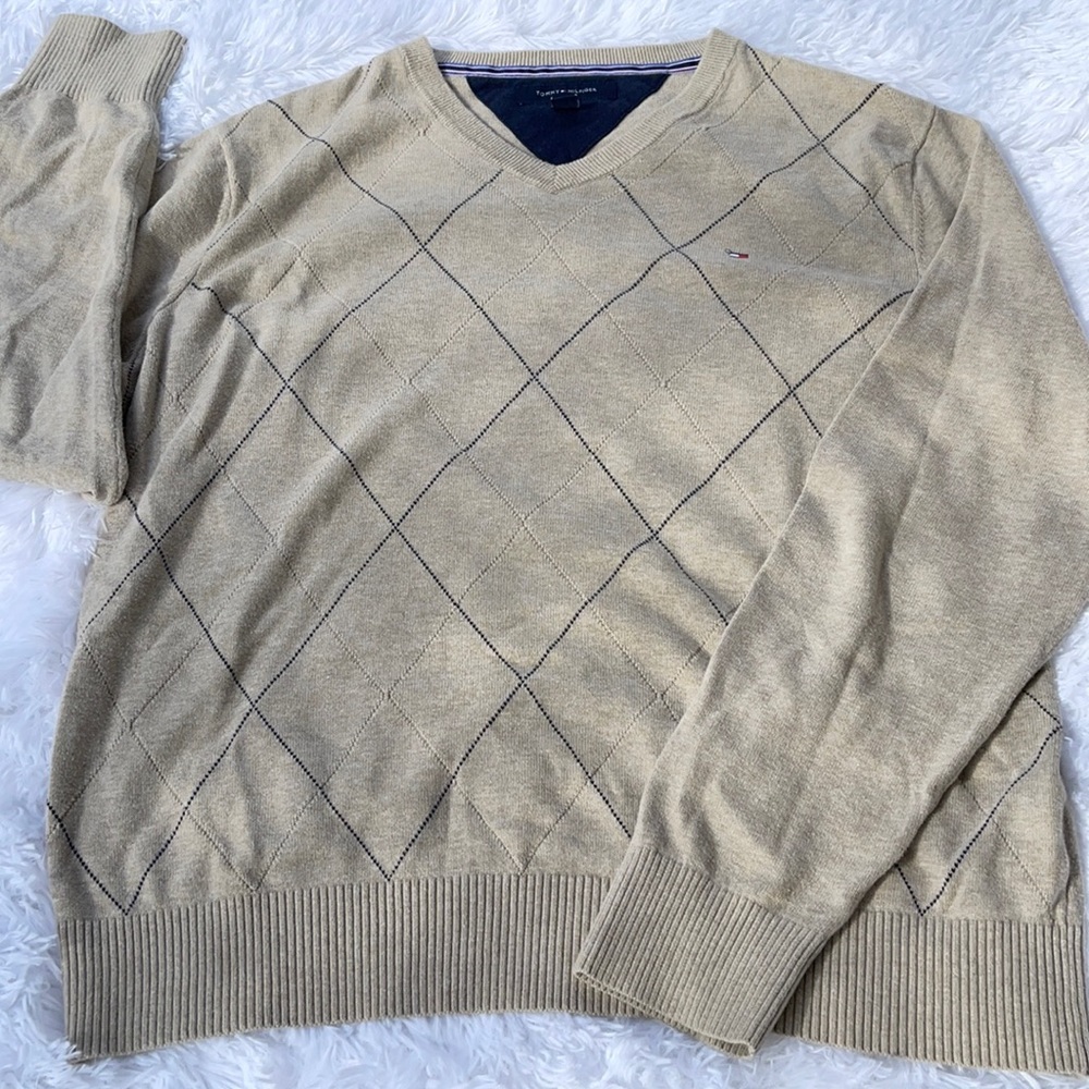 tommy hilfiger v neck sweater Size L.